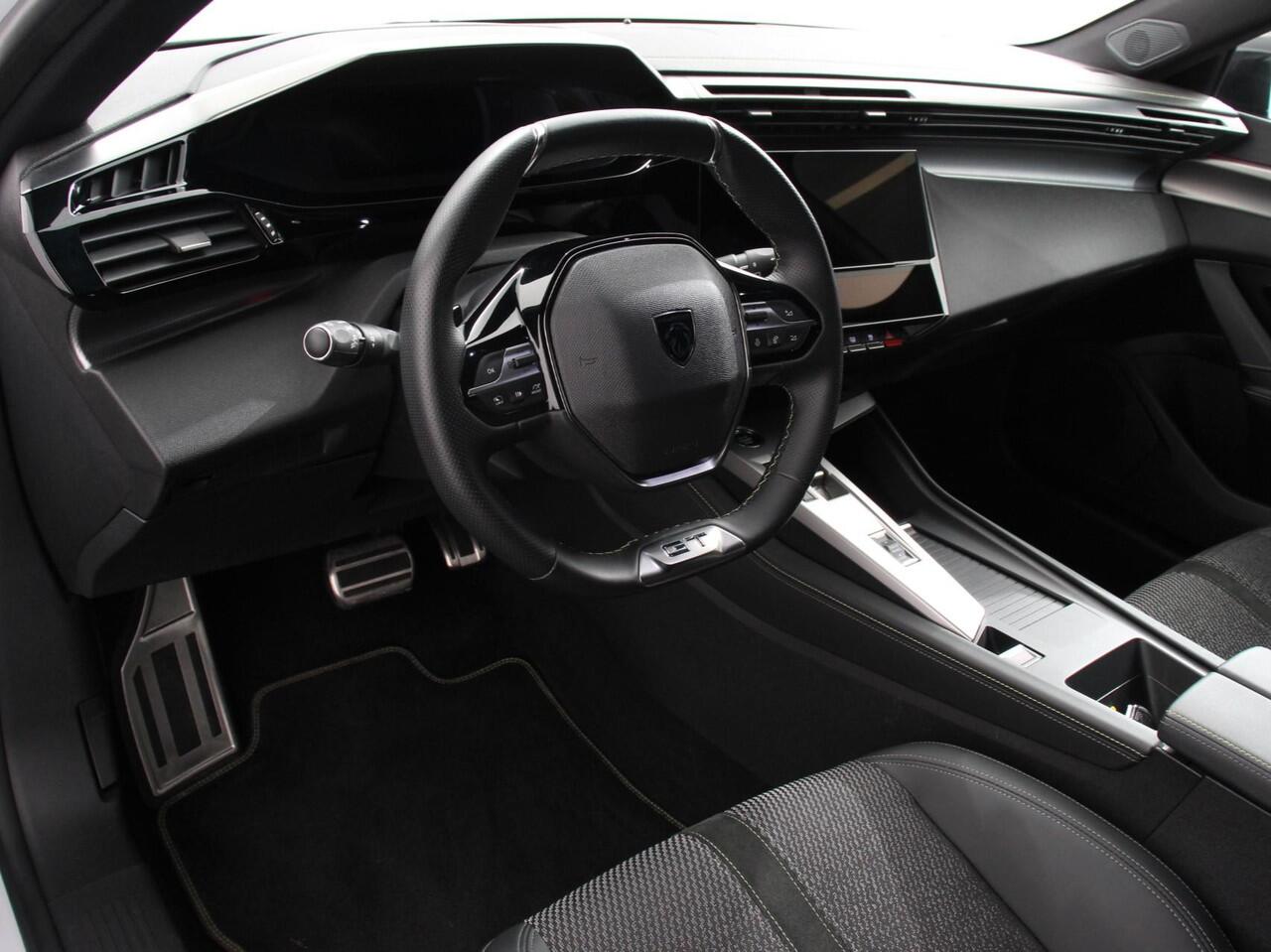 Peugeot 308 1.2 PureTech 130pk Automaat GT Climate control Adaptive cruise control Parkeersensoren Achteruitrijcamera Navigatie Voorstoelen verwarmd LED Apple Carplay/ Android Auto