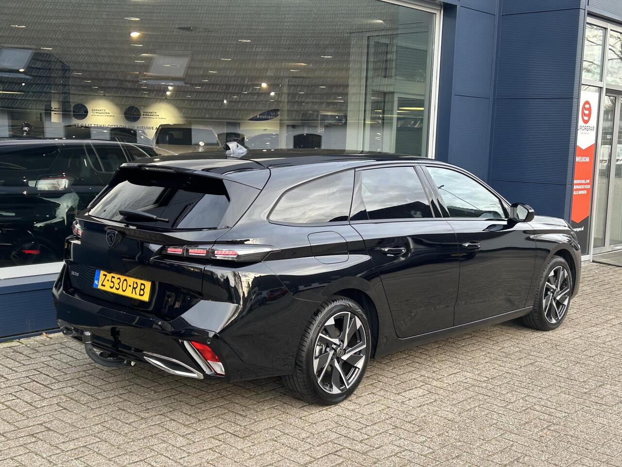 Peugeot 308 SW 1.2 Turbo 130 PK Allure | Automaat | Trekhaak 1400KG | All Season banden | Navigatie | 360 Graden HD Camera | Full LED Verlichting | Cruise Control | Keyless Entry | Dode Hoek Detectie | Adaptieve Cruise Control | Digitaal Dashbord | 17" Lichtmetalen V