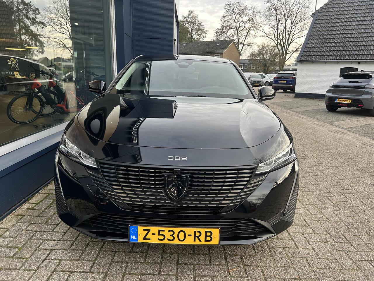 Peugeot 308 SW 1.2 Turbo 130 PK Allure | Automaat | Trekhaak 1400KG | All Season banden | Navigatie | 360 Graden HD Camera | Full LED Verlichting | Cruise Control | Keyless Entry | Dode Hoek Detectie | Adaptieve Cruise Control | Digitaal Dashbord | 17" Lichtmetalen V