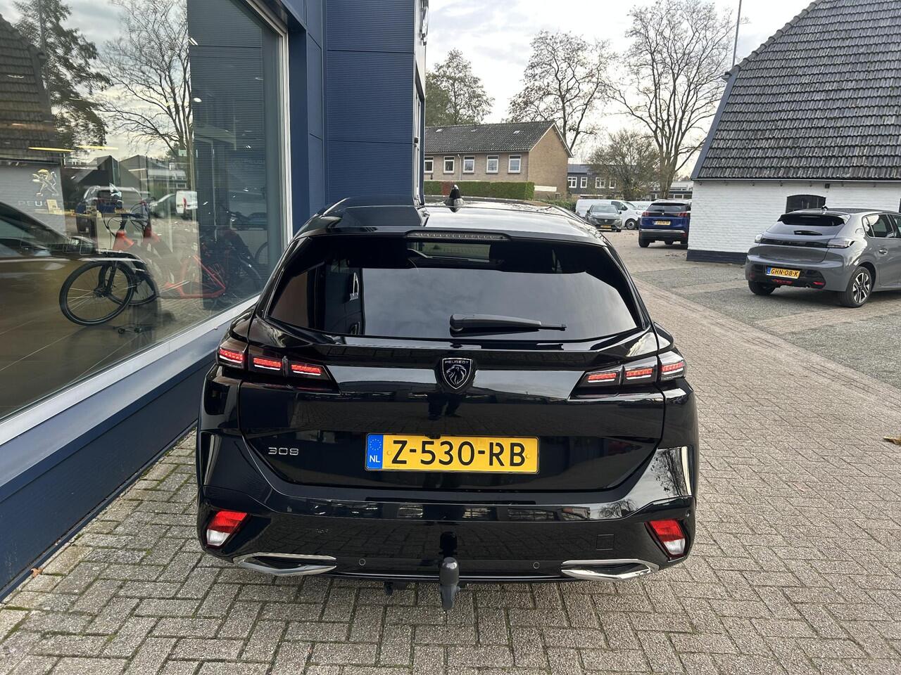 Peugeot 308 SW 1.2 Turbo 130 PK Allure | Automaat | Trekhaak 1400KG | All Season banden | Navigatie | 360 Graden HD Camera | Full LED Verlichting | Cruise Control | Keyless Entry | Dode Hoek Detectie | Adaptieve Cruise Control | Digitaal Dashbord | 17" Lichtmetalen V