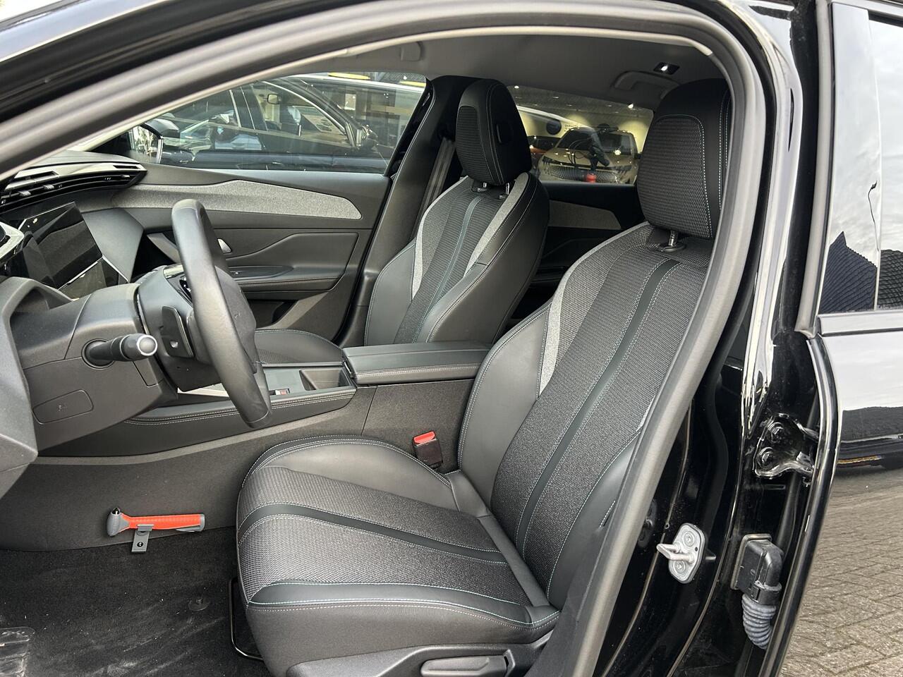 Peugeot 308 SW 1.2 Turbo 130 PK Allure | Automaat | Trekhaak 1400KG | All Season banden | Navigatie | 360 Graden HD Camera | Full LED Verlichting | Cruise Control | Keyless Entry | Dode Hoek Detectie | Adaptieve Cruise Control | Digitaal Dashbord | 17" Lichtmetalen V