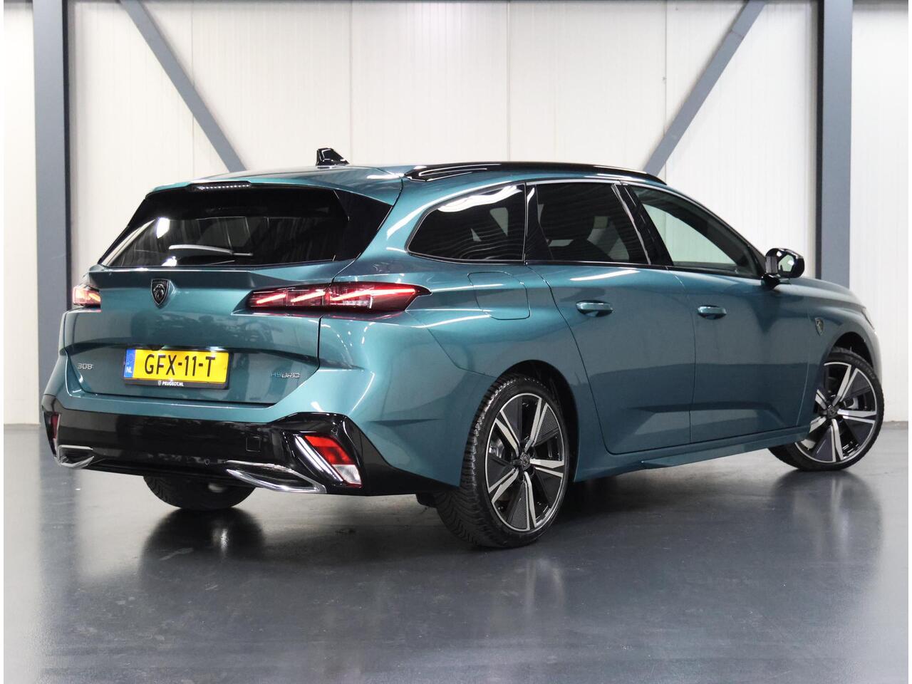 Peugeot 308 SW 1.6 Plug-in Hybrid 180PK GT | AppleCarPlay/AndroidAuto | 18"LMV | Navigatie | Adaptive Cruise Control | Climate Control | 360'Camera | Keyless entry | Privacy Glass | Isofix | Elektrische AchterKlep