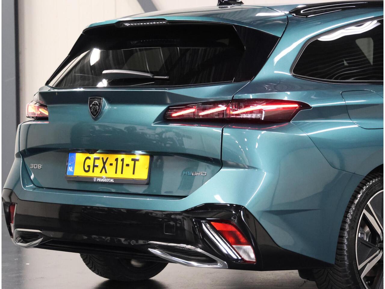 Peugeot 308 SW 1.6 Plug-in Hybrid 180PK GT | AppleCarPlay/AndroidAuto | 18"LMV | Navigatie | Adaptive Cruise Control | Climate Control | 360'Camera | Keyless entry | Privacy Glass | Isofix | Elektrische AchterKlep