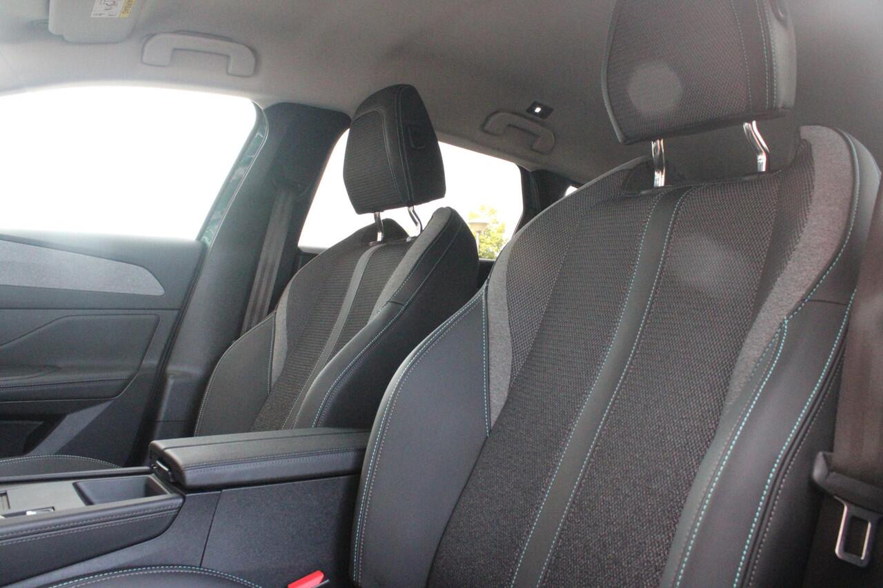 Peugeot 308 SW 1.2 Hybrid 145PK e-DCS6 ALLURE | KEYLESS ENTRY/START | DRAADLOZE APPLE CARPLAY/ANDROID AUTO | NAVIGATIE | CLIMATE CONTROL | LICHTMETALEN VELGEN 17" | LED KOPLAMPEN | 360° CAMERA | ADAPTIVE CRUISE CONTROL | DODEHOEK DETCTIE | DRAADLOZE TELEFOONLADER |