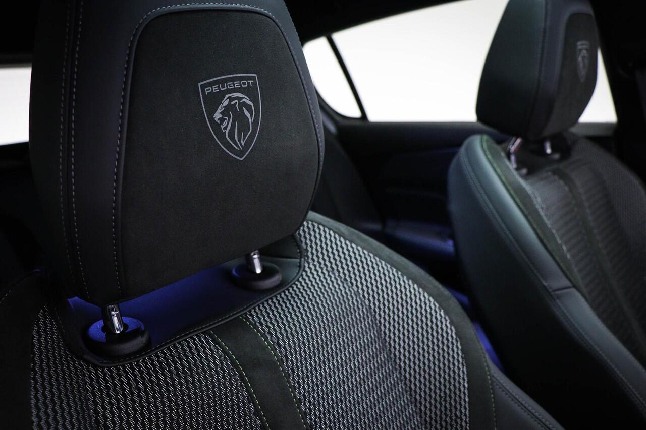 Peugeot 308 1.6 Plug-in Hybrid 180 GT | PANORAMADAK | DRAADLOZE LADER | APPLE | CAMERA