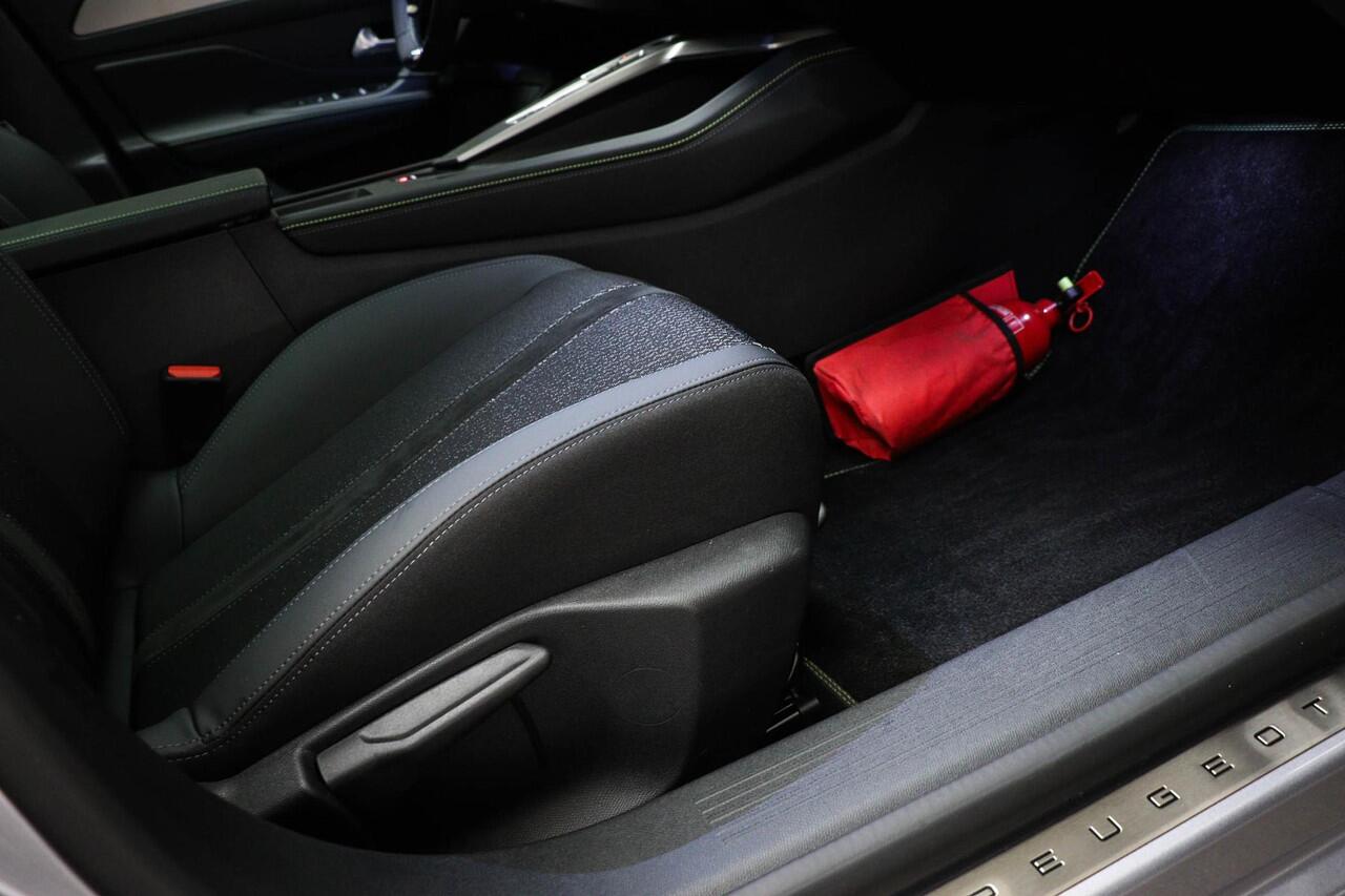 Peugeot 308 1.6 Plug-in Hybrid 180 GT | PANORAMADAK | DRAADLOZE LADER | APPLE | CAMERA