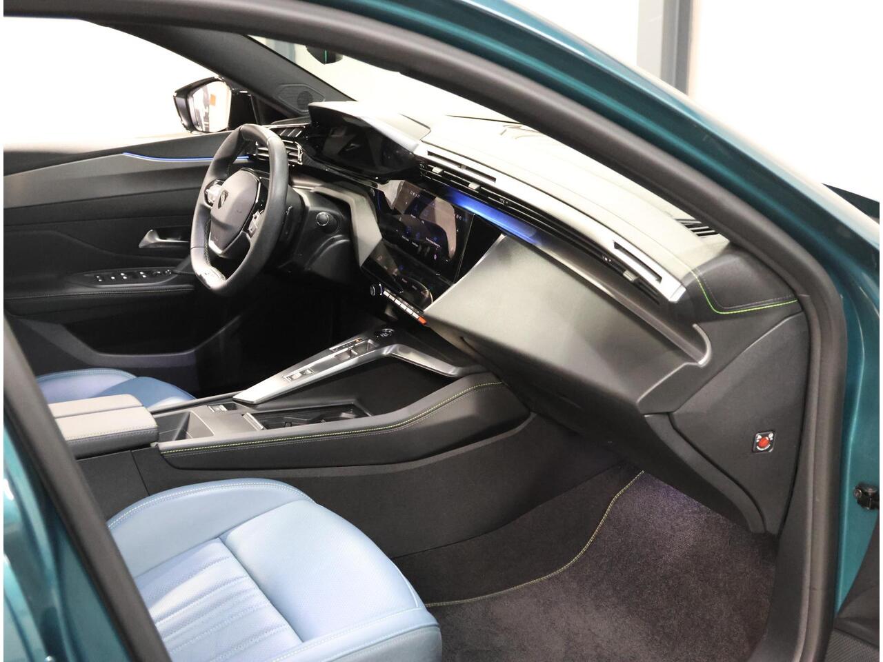 Peugeot 308 SW 1.6 Plug-in Hybrid 225PK GT | Winterpakket | Nappa leder | Adaptive CruiseControl | Augmented Vision Pack | On board Charger | Electrische achterklep | Climate Control | 360'Camera | Keyless | Privacy Glass | Isofix |