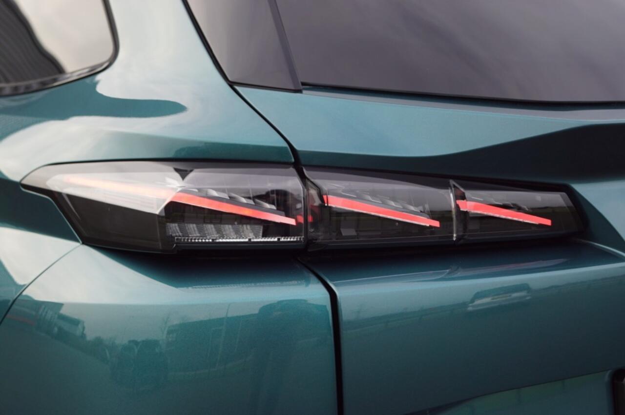 Peugeot 308 SW GT 1.6 Hybrid PHEV e-EAT8 /Panodak/ Elektr. A.Klep/FOCAL HIFI / 360Â° Camera