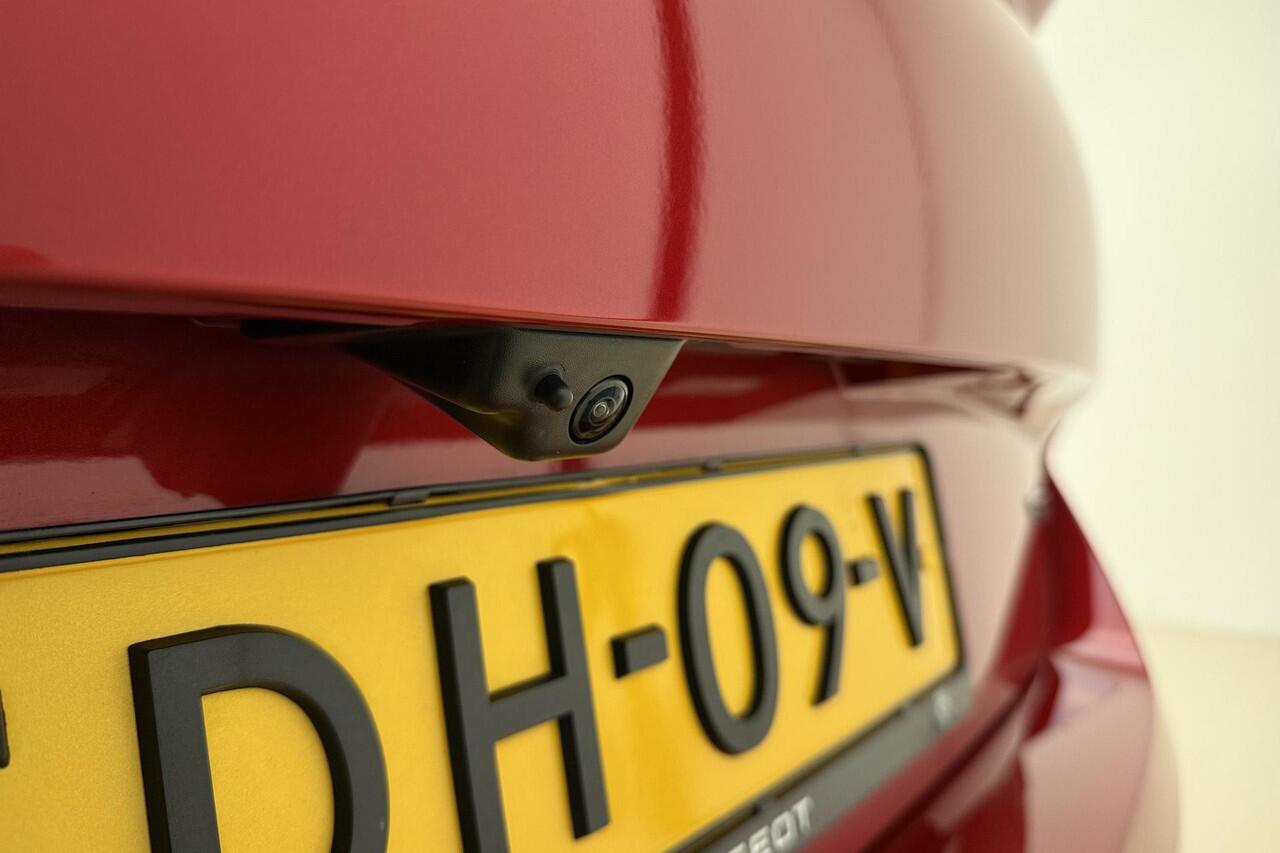 Peugeot 308 SW 1.2 PureTech GT 130 | Automaat | Electrische Achterklep | Adaptieve Cruise Control | Climate Control | Navigatie | Camera Voor & Achter