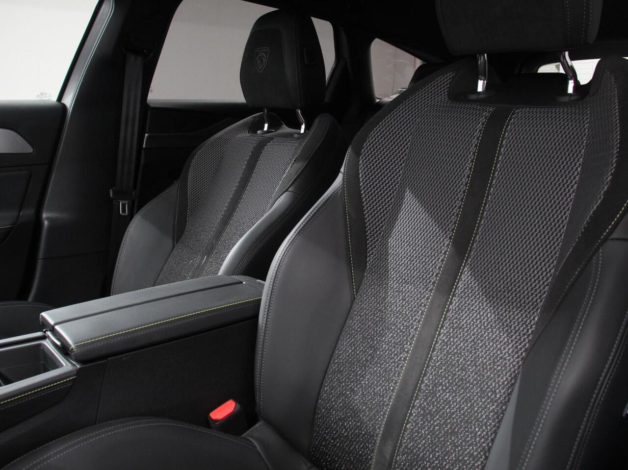 Peugeot 308 1.2 PureTech GT Climate control Adaptive cruise control Parkeersensoren Achteruitrijcamera Navigatie LED Apple Carplay/ Android Auto