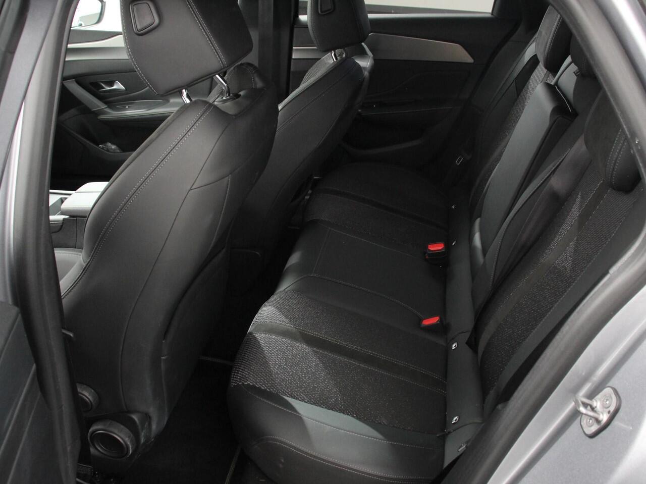 Peugeot 308 1.2 PureTech GT Climate control Adaptive cruise control Parkeersensoren Achteruitrijcamera Navigatie LED Apple Carplay/ Android Auto