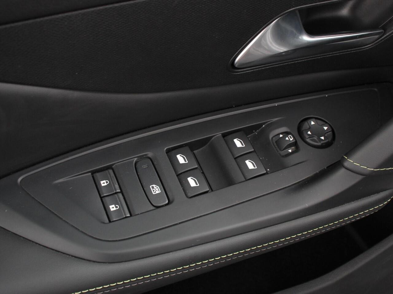 Peugeot 308 1.2 PureTech GT Climate control Adaptive cruise control Parkeersensoren Achteruitrijcamera Navigatie LED Apple Carplay/ Android Auto