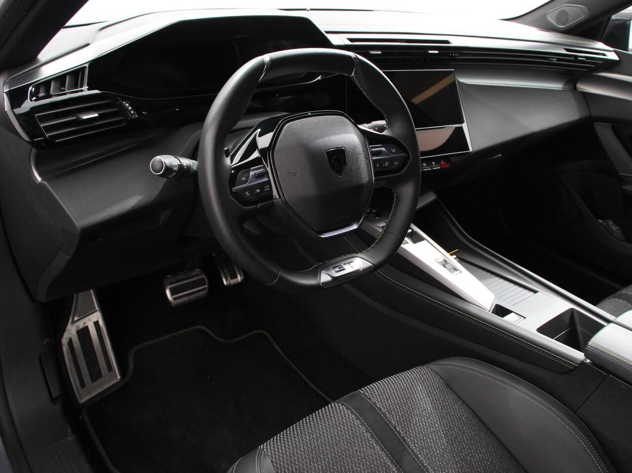 Peugeot 308 1.2 PureTech GT Climate control Adaptive cruise control Parkeersensoren Achteruitrijcamera Navigatie LED Apple Carplay/ Android Auto