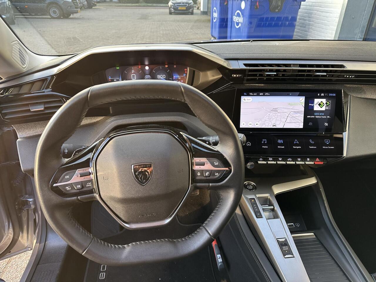 Peugeot 308 SW 1.2 Turbo 130 PK Allure | Automaat | Trekhaak 1400 KG | All Season banden | Navigatie | 360 Graden HD Camera | Full LED Verlichting | Cruise Control | Keyless Entry | Dode Hoek Detectie | Adaptieve Cruise Control | Digitaal Dashbord | 17" Lichtmetalen 