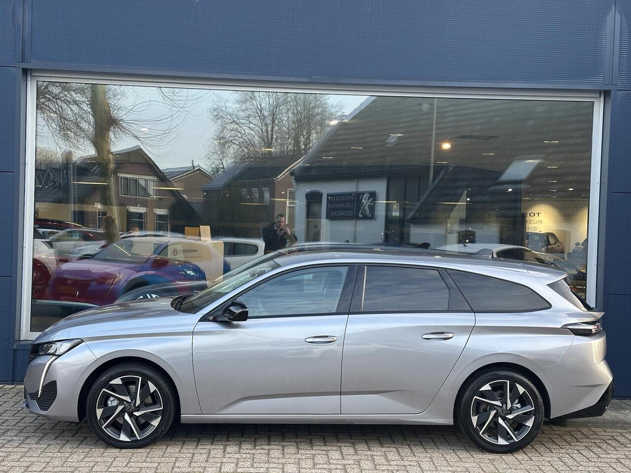 Peugeot 308 SW 1.2 Turbo 130 PK Allure | Automaat | Trekhaak 1400 KG | All Season banden | Navigatie | 360 Graden HD Camera | Full LED Verlichting | Cruise Control | Keyless Entry | Dode Hoek Detectie | Adaptieve Cruise Control | Digitaal Dashbord | 17" Lichtmetalen 