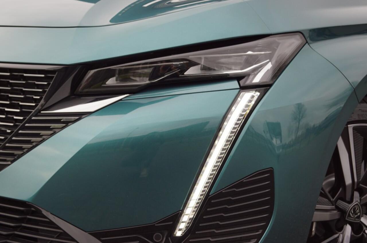 Peugeot 308 SW GT 1.6 Hybrid PHEV e-EAT8 /Panodak/ Elektr. A.Klep/FOCAL HIFI / 360Â° Camera