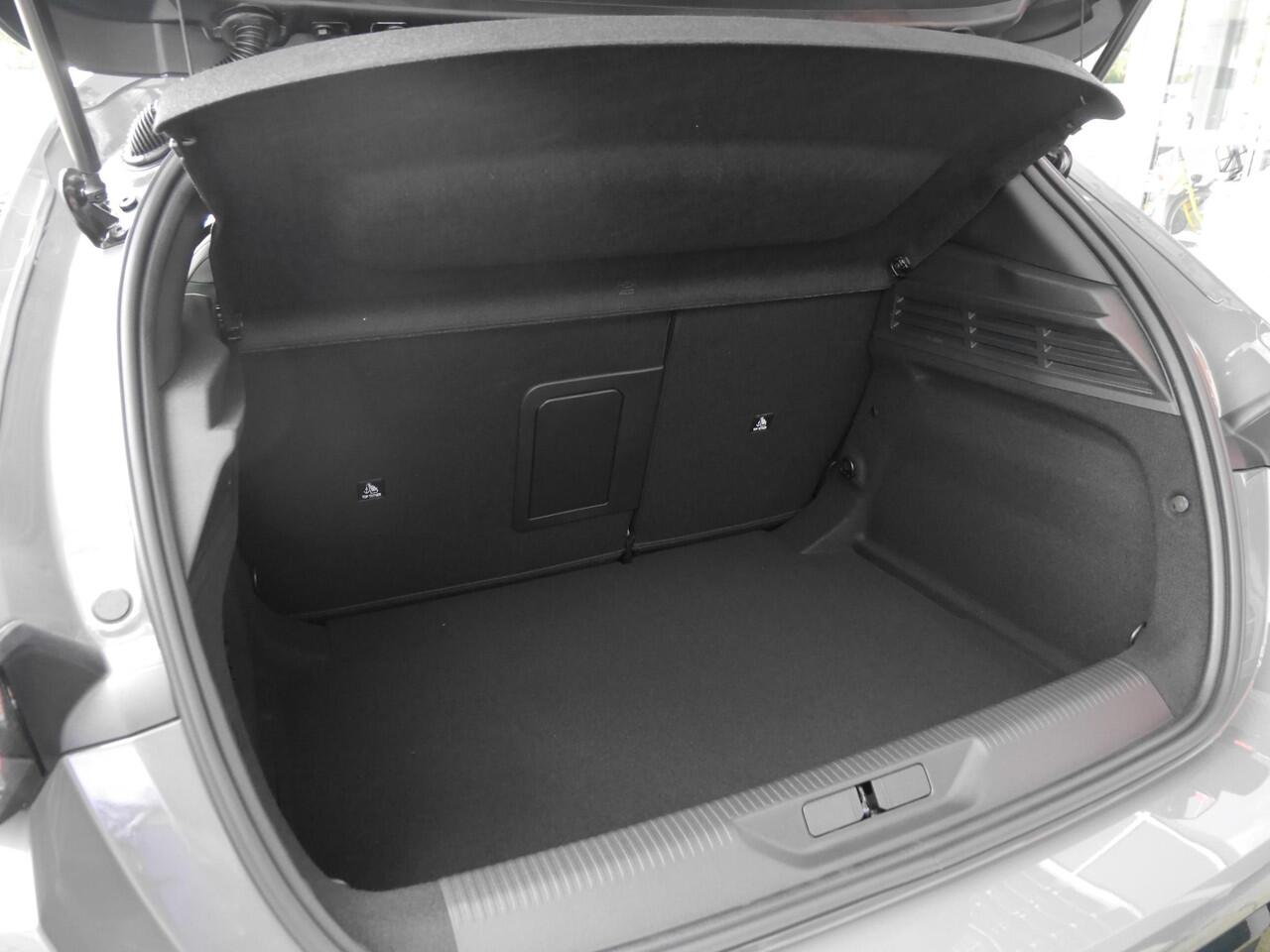 Peugeot 308 1.2 Hybrid 136 e-DCS6 GT | Nieuwe auto | Automaat | Keyless entry & start | Led verlichting | 18 inch Lichtmetalen velgen | Navigatie | Adaptive cruise control | Rondom camera | Regensensor