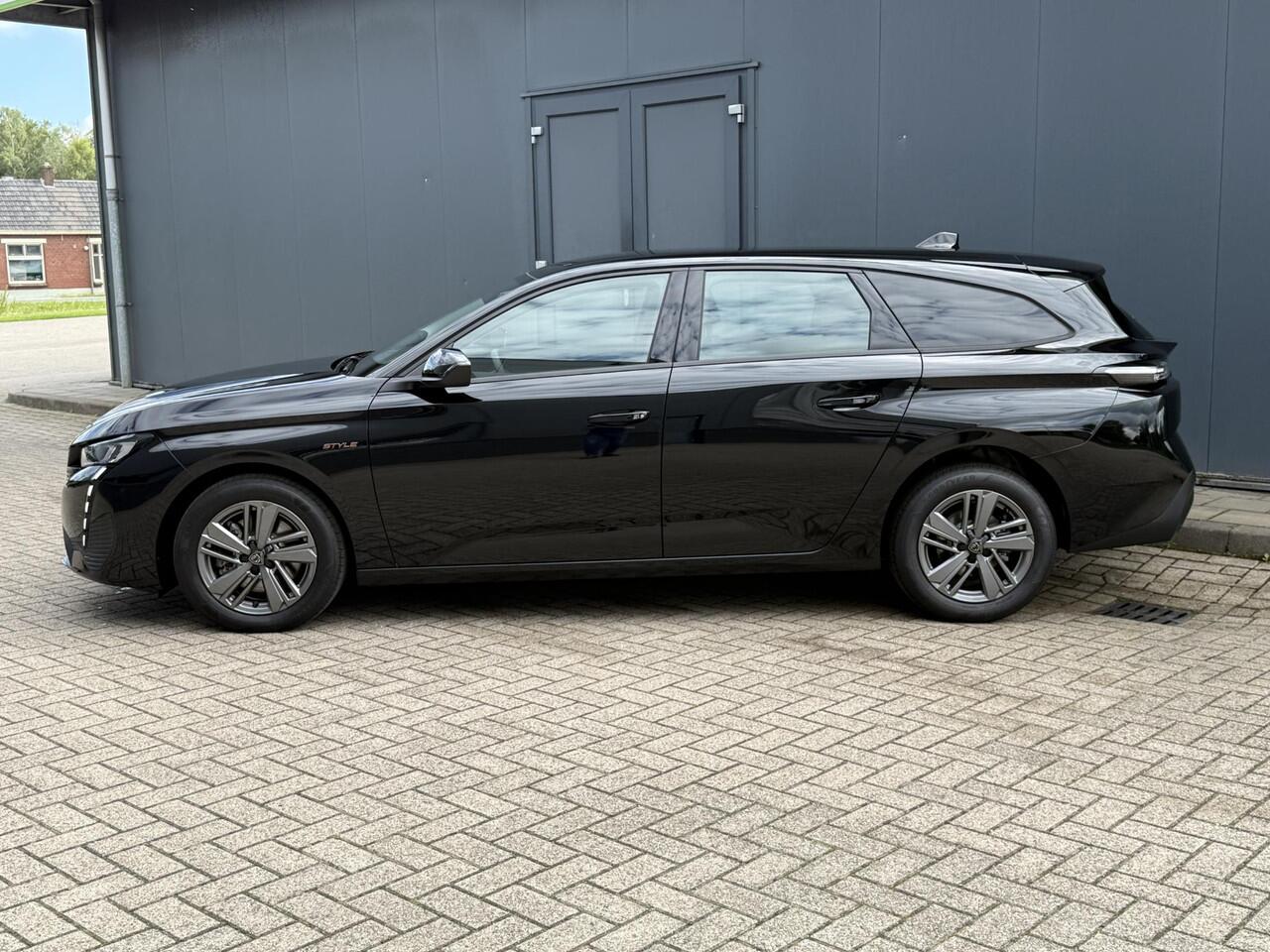 Peugeot 308 SW 1.2 Hybrid 136 e-DCS6 Style Automaat / Fabrieksgarantie tot 3-4-2027 / Apple Carplay Android Auto / Keyless Entry/Start / Adaptief cruise control / Climate control / Navigatie / Lichtmetalen wielen 16" /