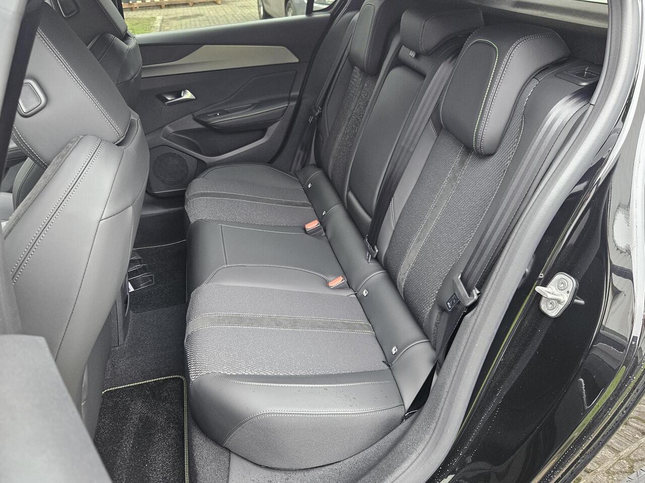 Peugeot 308 GT Hybrid Automaat / NIEUW / Fabrieksgarantie tot 28-3-2027 / 360 Graden Camera / Apple Carplay & Android Auto / Adaptief Cruise Control / Climate Control / Navigatie /