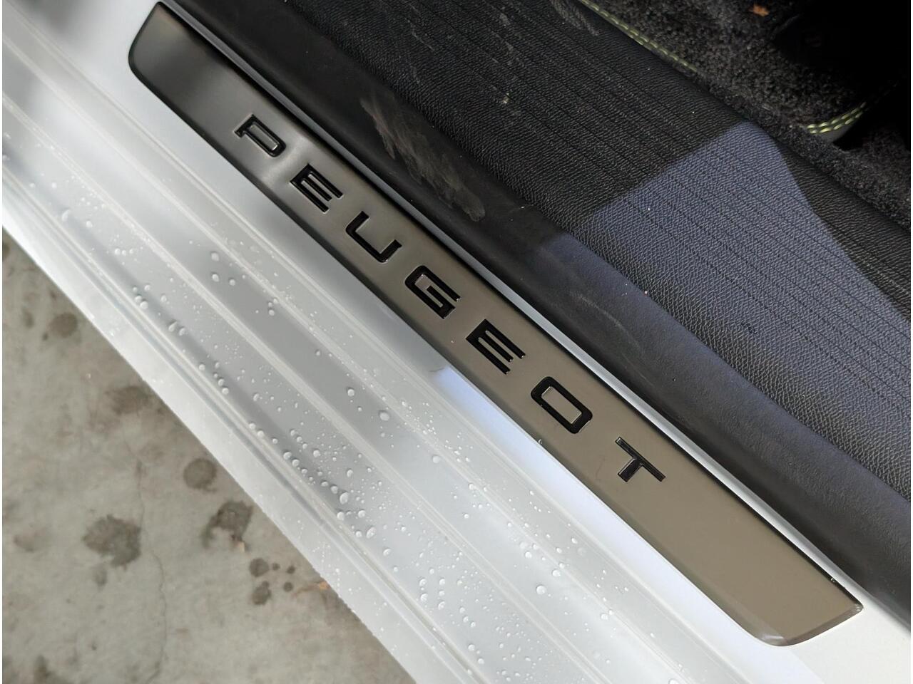 Peugeot 308 SW GT 1.6 PHEV 195pk | SCHUIF/KANTELDAK | NAVI | 360° CAMERA | KEYLESS | CLIMA | APPLE CARPLAY / ANDROID AUTO |