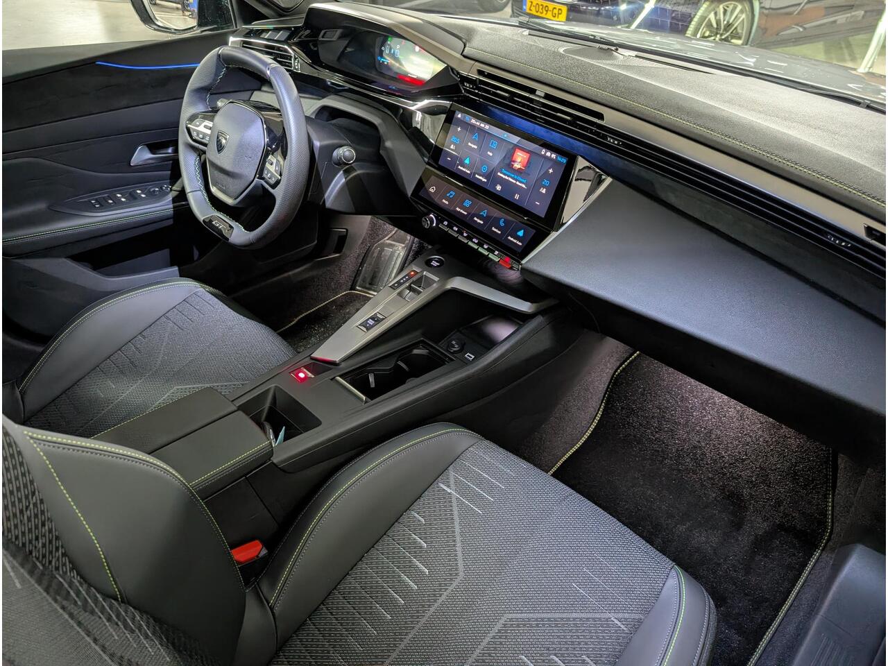 Peugeot 308 SW GT 1.6 PHEV 195pk | SCHUIF/KANTELDAK | NAVI | 360° CAMERA | KEYLESS | CLIMA | APPLE CARPLAY / ANDROID AUTO |