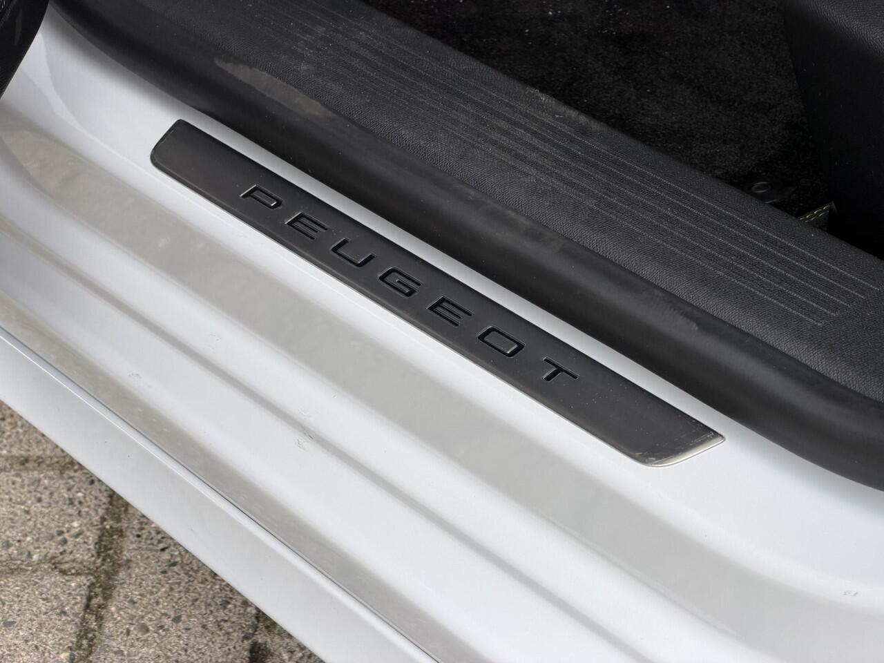 Peugeot 308 SW GT 1.6 Plug-in Hybrid 195pk e-EAT8 | FOCAL | NAVI | SCHUIF/KANTELDAK | 18 INCH LM VELGEN | 360° CAMERA |