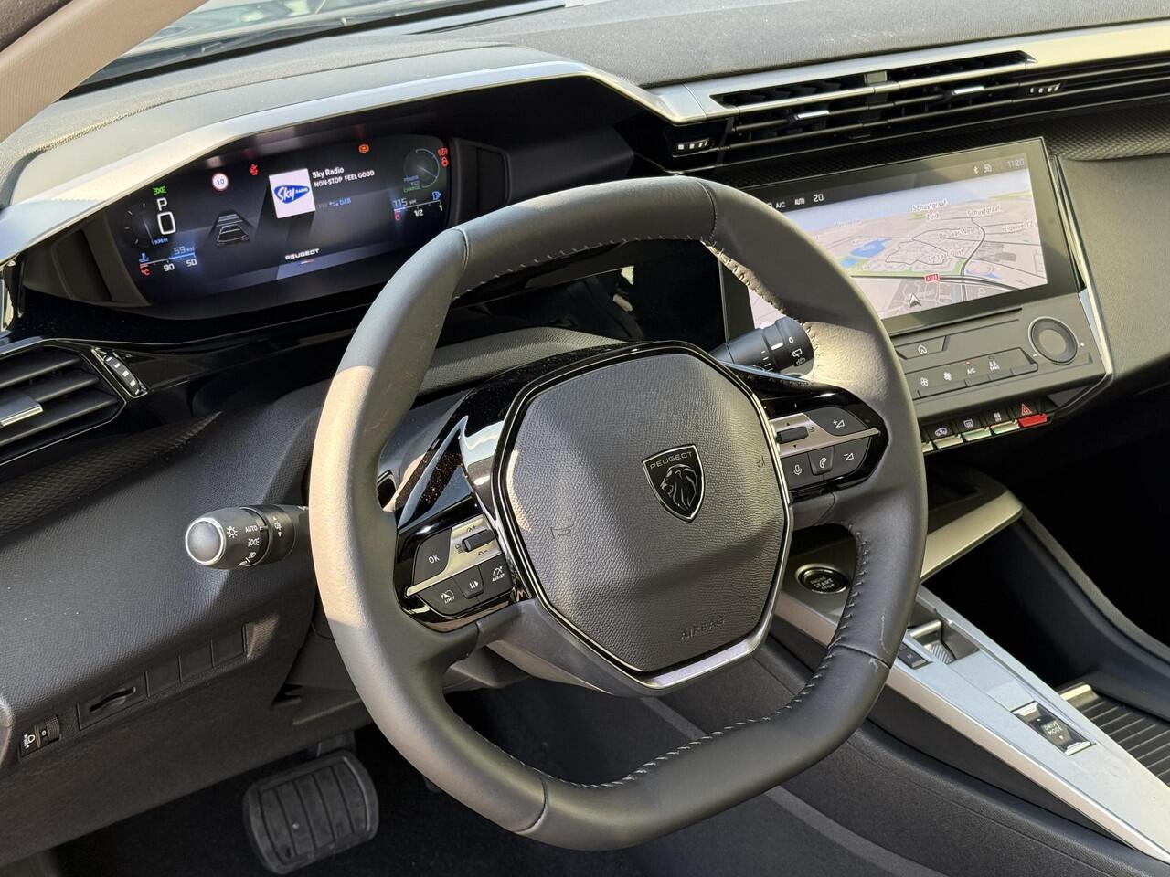 Peugeot 308 SW Hybrid 136 e-DCS6 Style Automaat / Fabrieksgarantie tot 3-4-2027 / Apple Carplay Android Auto / Keyless Entry/Start / Adaptief cruise control / Climate control / Navigatie / Lichtmetalen wielen 16" /