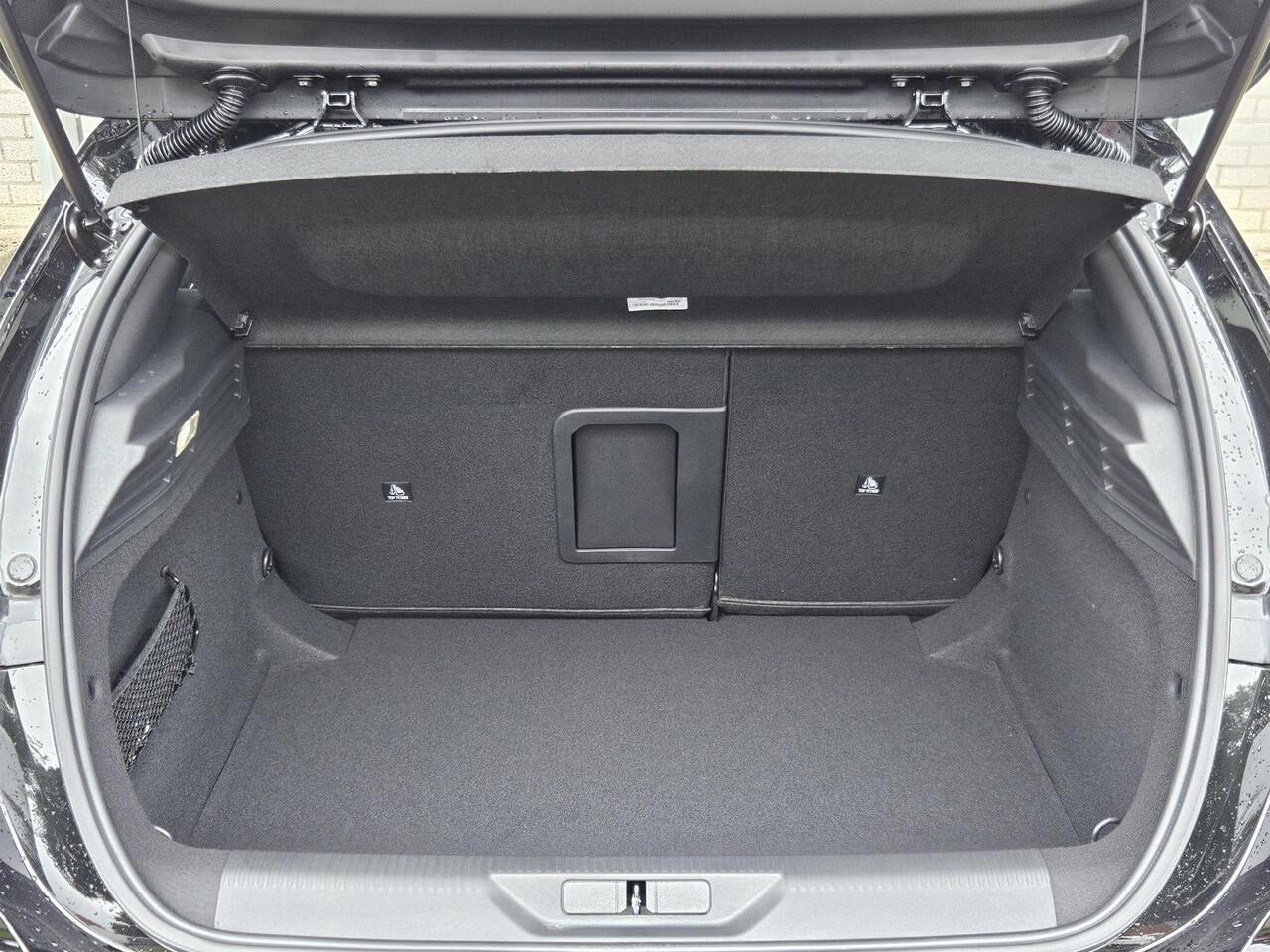 Peugeot 308 GT 136PK Hybrid Automaat / NIEUW / Fabrieksgarantie tot 28-3-2027 / Adaptief Cruise Control / Achteruitrijcamera / Apple Carplay & Android Auto / Climate Control / Navigatie /