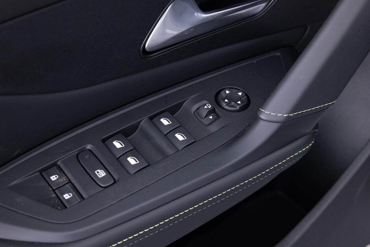 Peugeot 308 SW 1.2 Hybrid 145 e-DCS6 GT ? 1e Eigenaar | CARPLAY | SFEEFVERLICHTING