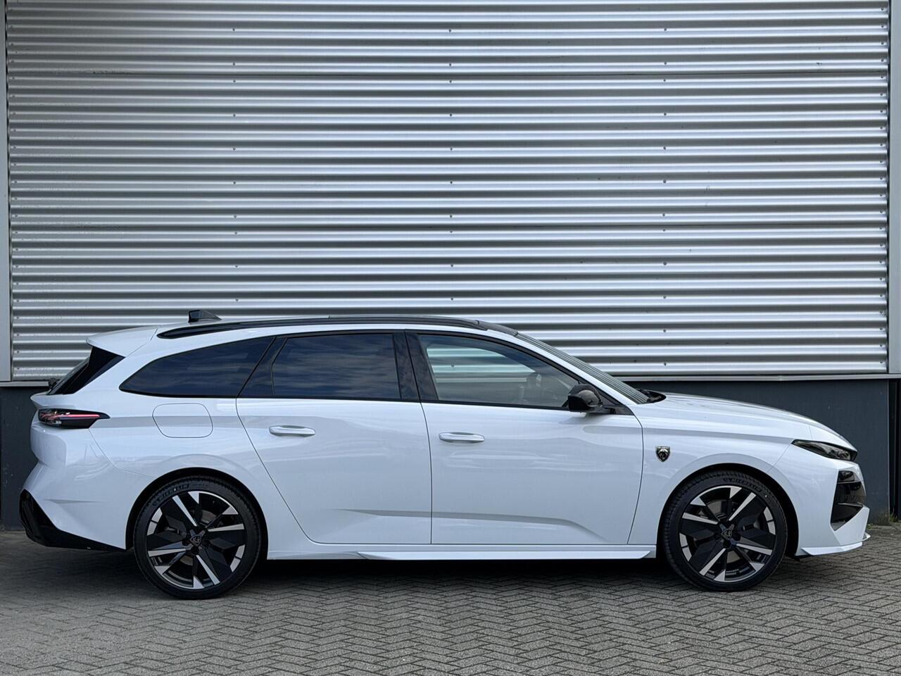 Peugeot 308 SW GT 1.6 Plug-in Hybrid 195pk e-EAT8 | FOCAL | NAVI | SCHUIF/KANTELDAK | 18 INCH LM VELGEN | 360° CAMERA |