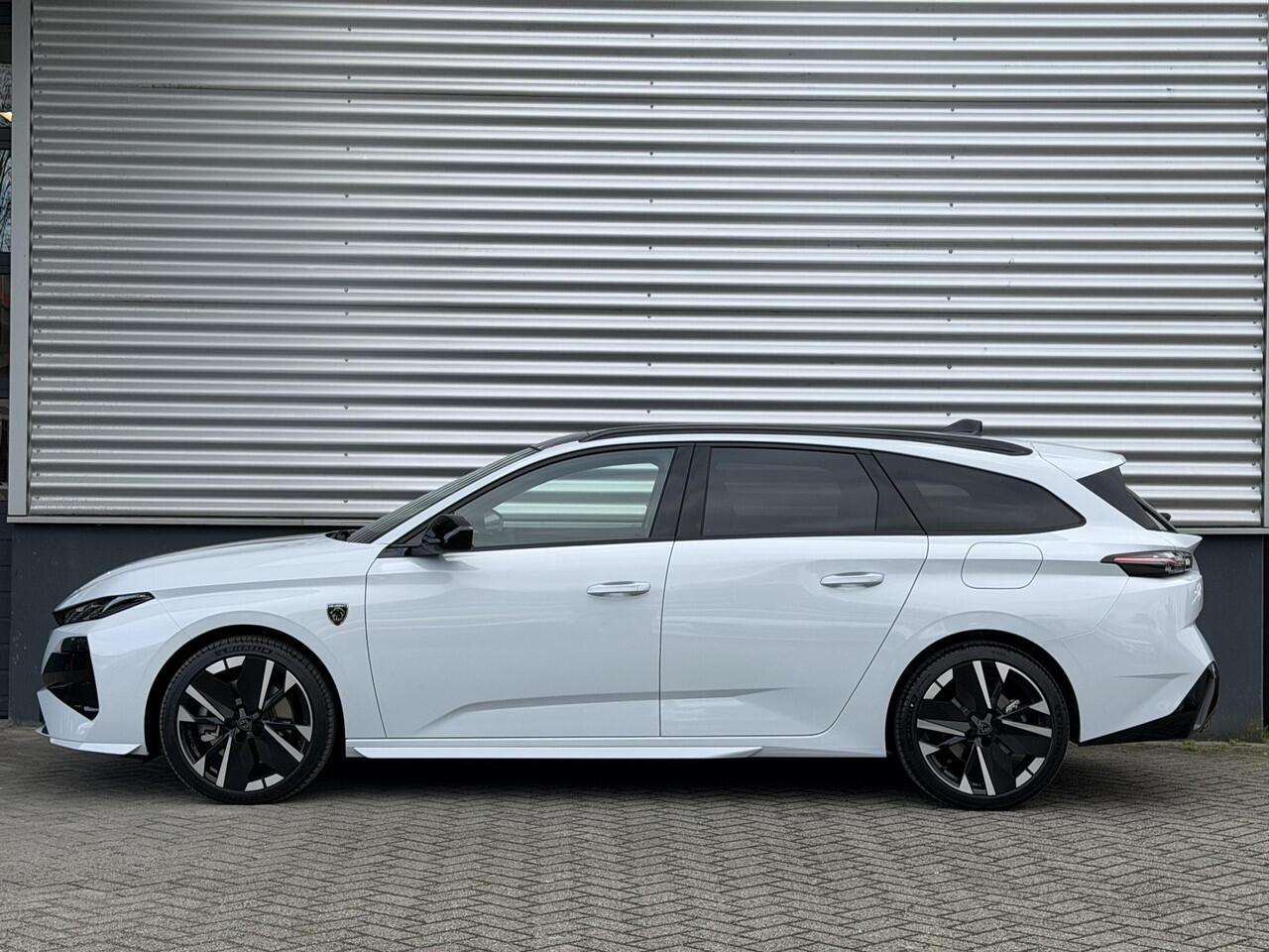 Peugeot 308 SW GT 1.6 Plug-in Hybrid 195pk e-EAT8 | FOCAL | NAVI | SCHUIF/KANTELDAK | 18 INCH LM VELGEN | 360° CAMERA |