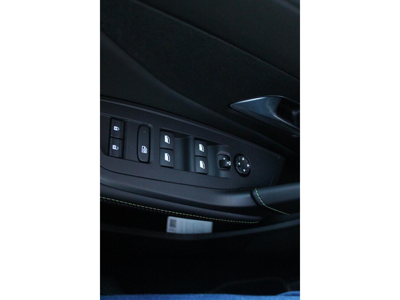 Peugeot 308 1.6 Plug-in Hybrid 180PK GT | PANORAMISCH SCHUIF/KANTEL DAK | 18" LICHTMETALEN VELGEN "PORTLAND" | ALCANTARA INTERIEUR | ELEKTRISCH BEDIENBARE BESTUURDERSSTOEL MET GEHEUGENFUNCTIE | STOEL/STUUR VERWARMING | 360° CAMERA | FOCAL AUDIO SYSTEM | PARKEERSENSOR