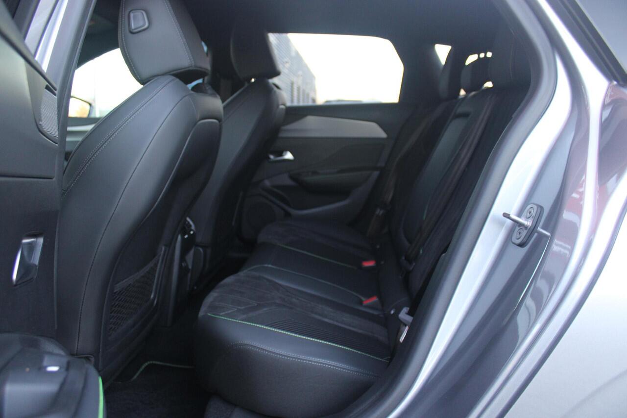 Peugeot 308 SW 1.6 Plug-in Hybrid 180PK GT | PANORAMISCH SCHUIF/KANTEL DAK | TREKHAAK | ALCANTARA BEKLEDING MET EEN ELEKTRISCH BEDIENBARE BESTUURDERSSTOEL | 18" LICHTMETALEN VELGEN "PORTLAND" | FOCAL AUDIO SYSTEM | STOEL/STUUR VERWARMING | NAVIGATIE | DRAADLOZE APPLE