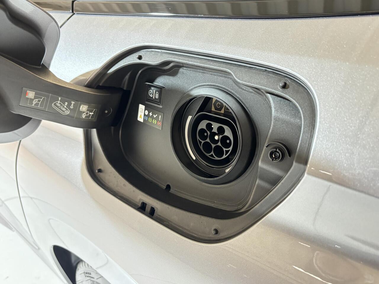 Peugeot 308 SW 1.6 Plug-in Hybrid 195 GT .