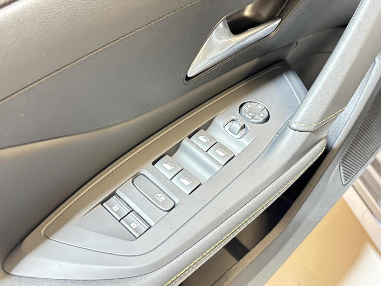 Peugeot 308 SW 1.6 Plug-in Hybrid 195 GT .