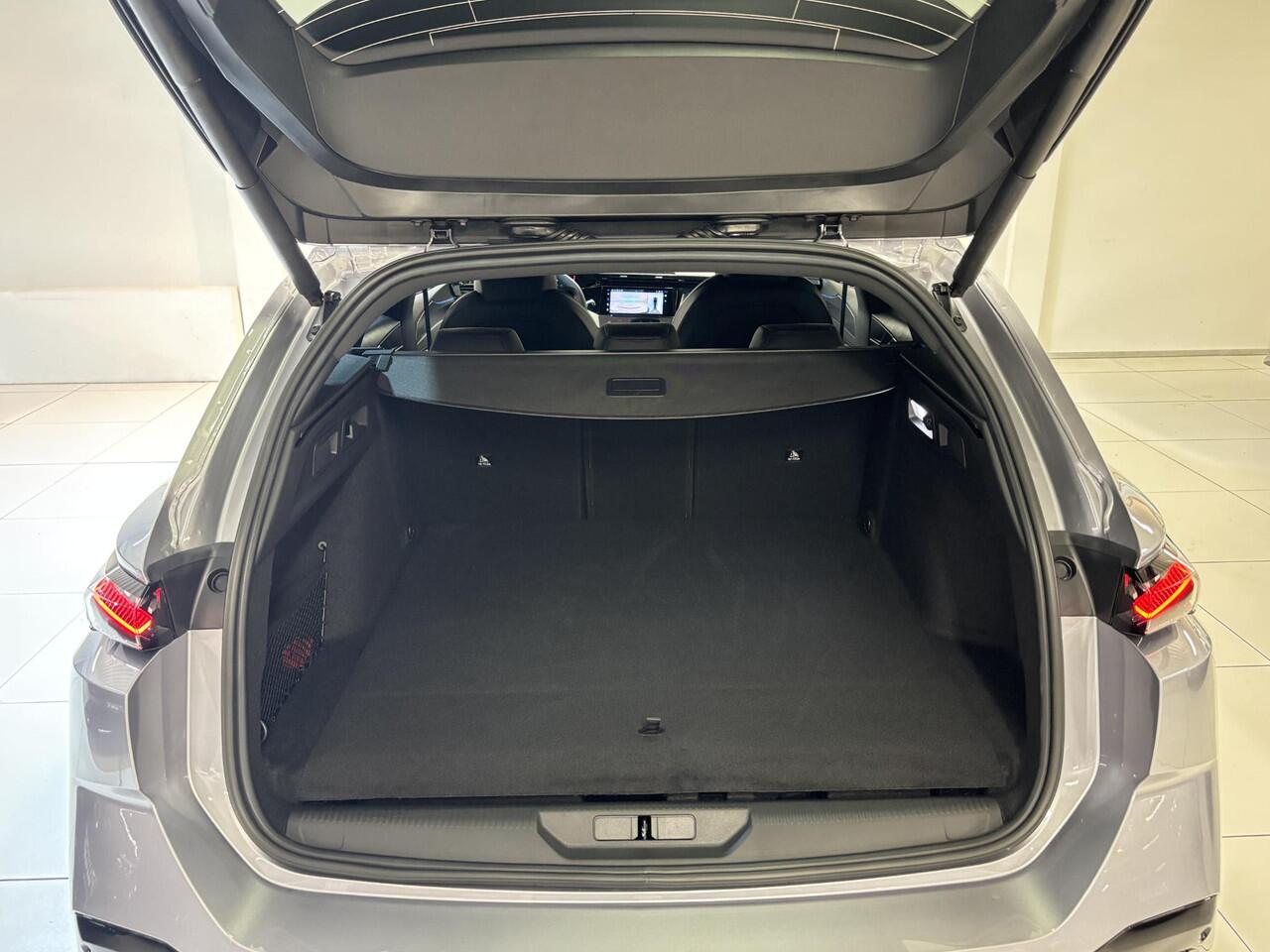 Peugeot 308 SW 1.6 Plug-in Hybrid 195 GT .