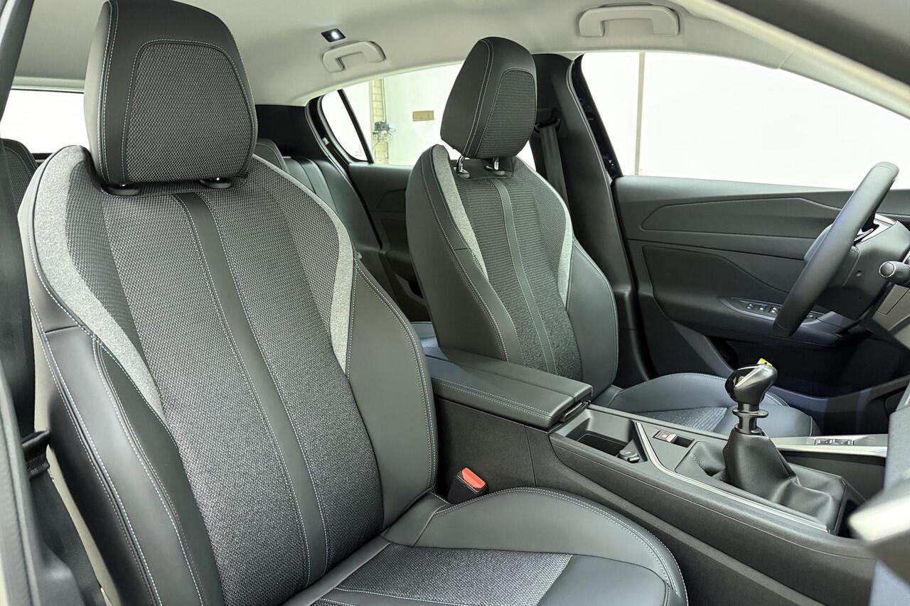 Peugeot 308 1.2T Active Pack Business 130pk | Stoelverwarming | Adaptive Cruise Control | Climate Control | Navigatie | Apple Carplay/Android Auto | AGR bestuurdersstoel | Full LED | Slechts 23 km!