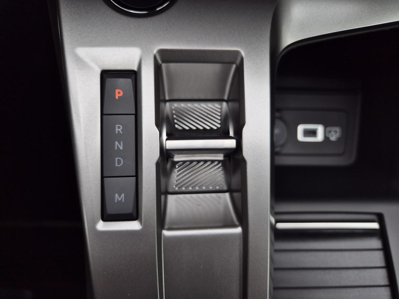 Peugeot 308 SW Hybrid 136 e-DCS6 GT Automaat / Apple Carplay Android Auto / Navigatie / Adaptief cruise control / Keyless Entry/Start / Rondomzicht camera / Lichtmetalen wielen 18" /