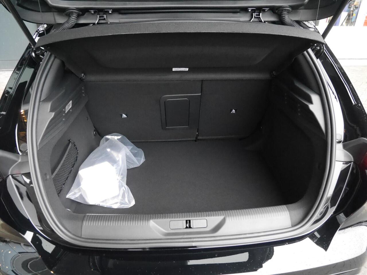 Peugeot 308 1.2 Hybrid 145 e-DCS6 GT | Demo | Trekhaak | 360 graden camera | Adaptieve cruise control | Alcantara bekleding | Panorama dak | Draadloze telefoonlader | Keyless entry en start | Facelift model