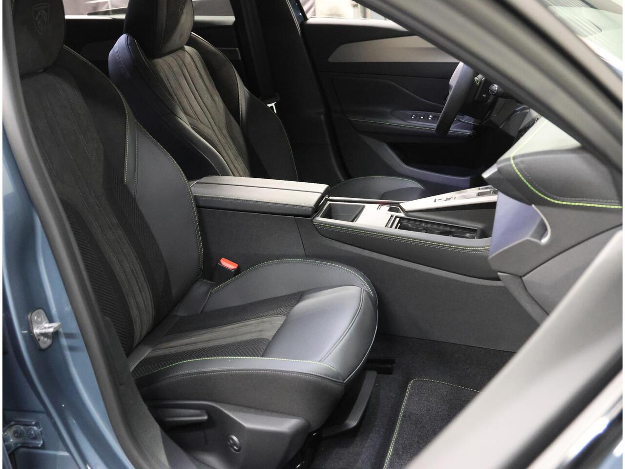 Peugeot 308 SW 1.2 Hybrid 145PK e-DCS6 GT | 1ste eigenaar | AppleCarPlay/AndroidAuto | Navigatie | Adaptive Cruise Control | Keyless | AGR Stoel | Stoel/StuurVerwarming | FULL LED | 360'Camera | Isofix | Privacy Glass | Elektrische Achterklep |
