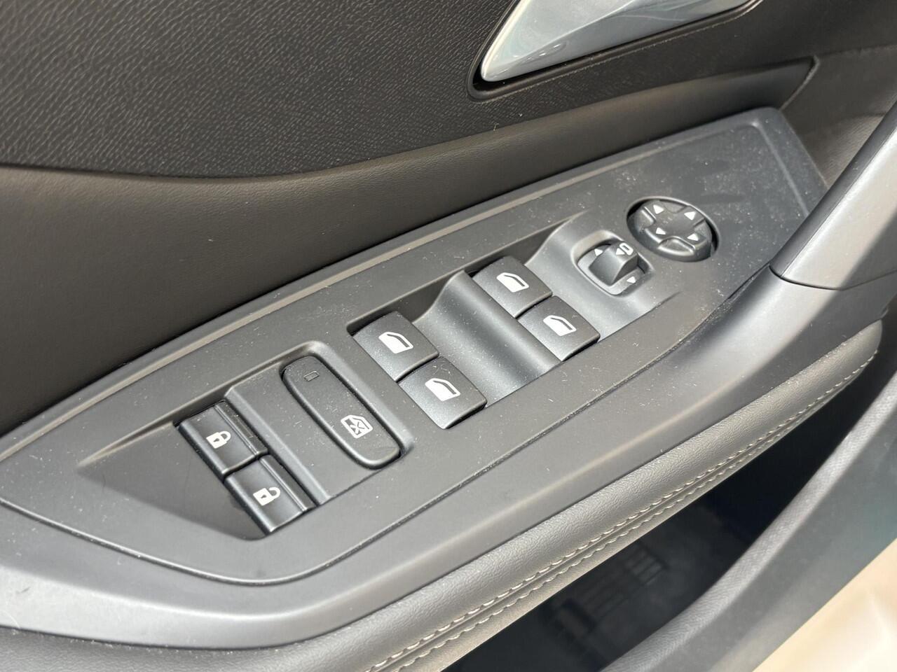 Peugeot 308 SW 1.2 Hybrid 145 e-DCS6 Allure .