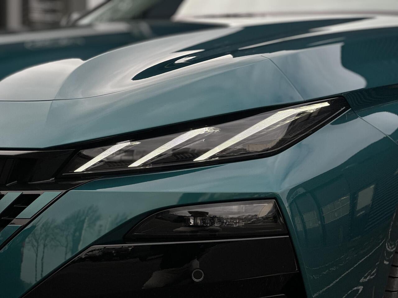 Peugeot 308 1.2 Hybrid 145 e-DCS6 Allure | Adaptive Cruise Control | Stoelverwarming | Climate Control | Parkeercamera/-sensoren | Navigatie | Apple Carplay/Android Auto | Full LED | Draadloze telefoonlader |