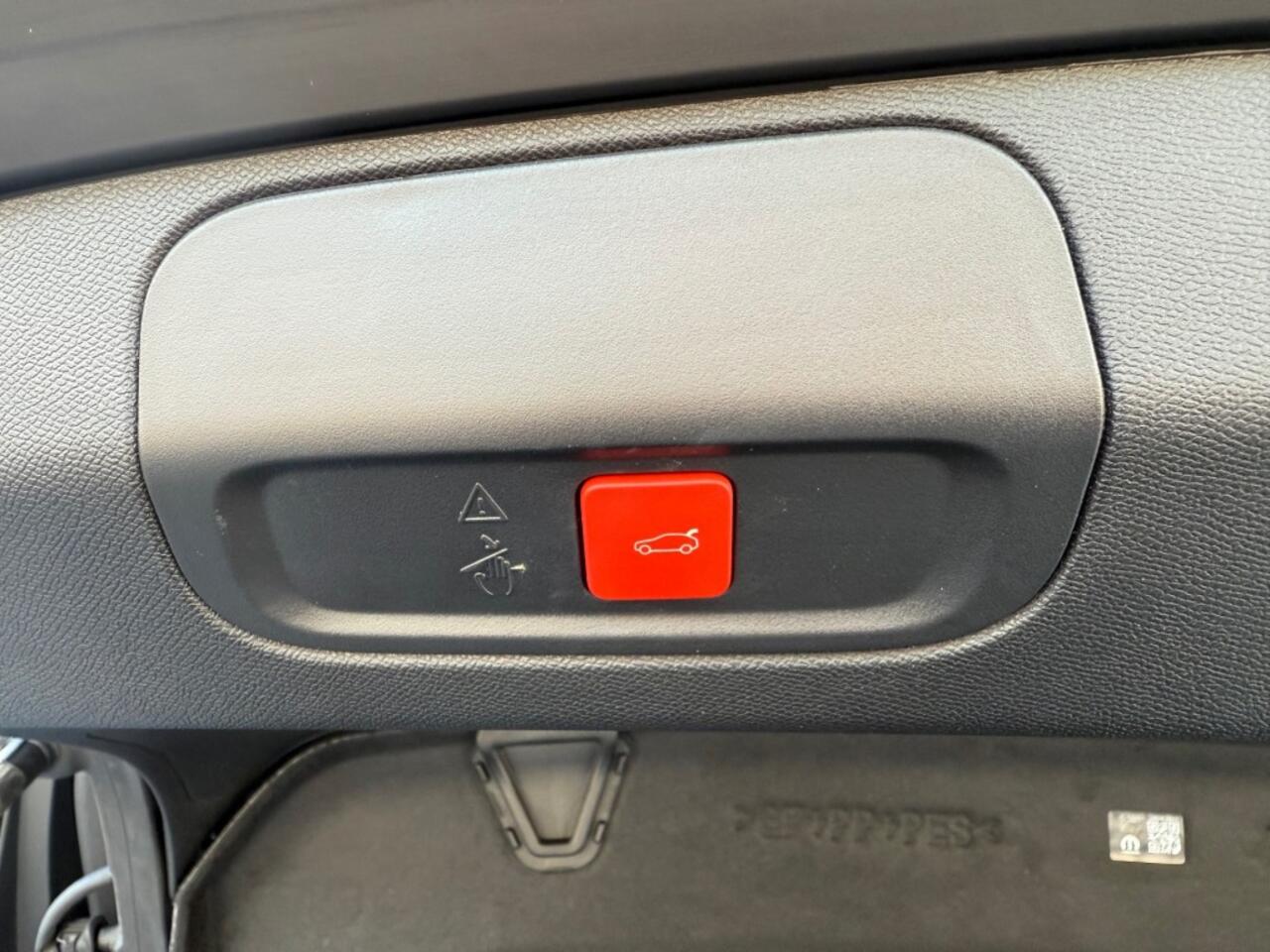 Peugeot 408 1.2 PureTech GT 130 / Camera / Elek. stoelen / PDC / Stoelverw.