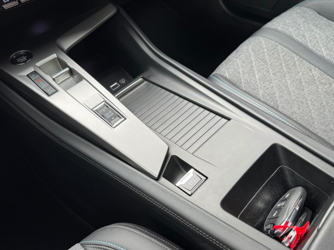 Peugeot 408 1.2 PURETECH AUT. ALLURE LED NAVI CAMERA CARPLAY AIRCO LMV PDC