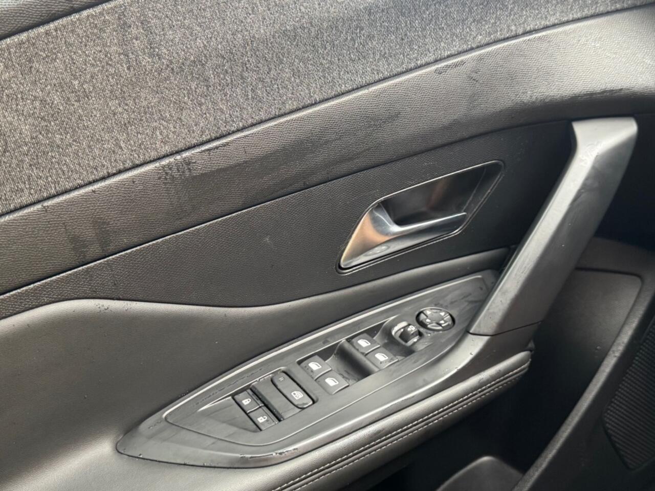 Peugeot 408 1.2 PURETECH AUT. ALLURE LED NAVI CAMERA CARPLAY AIRCO LMV PDC