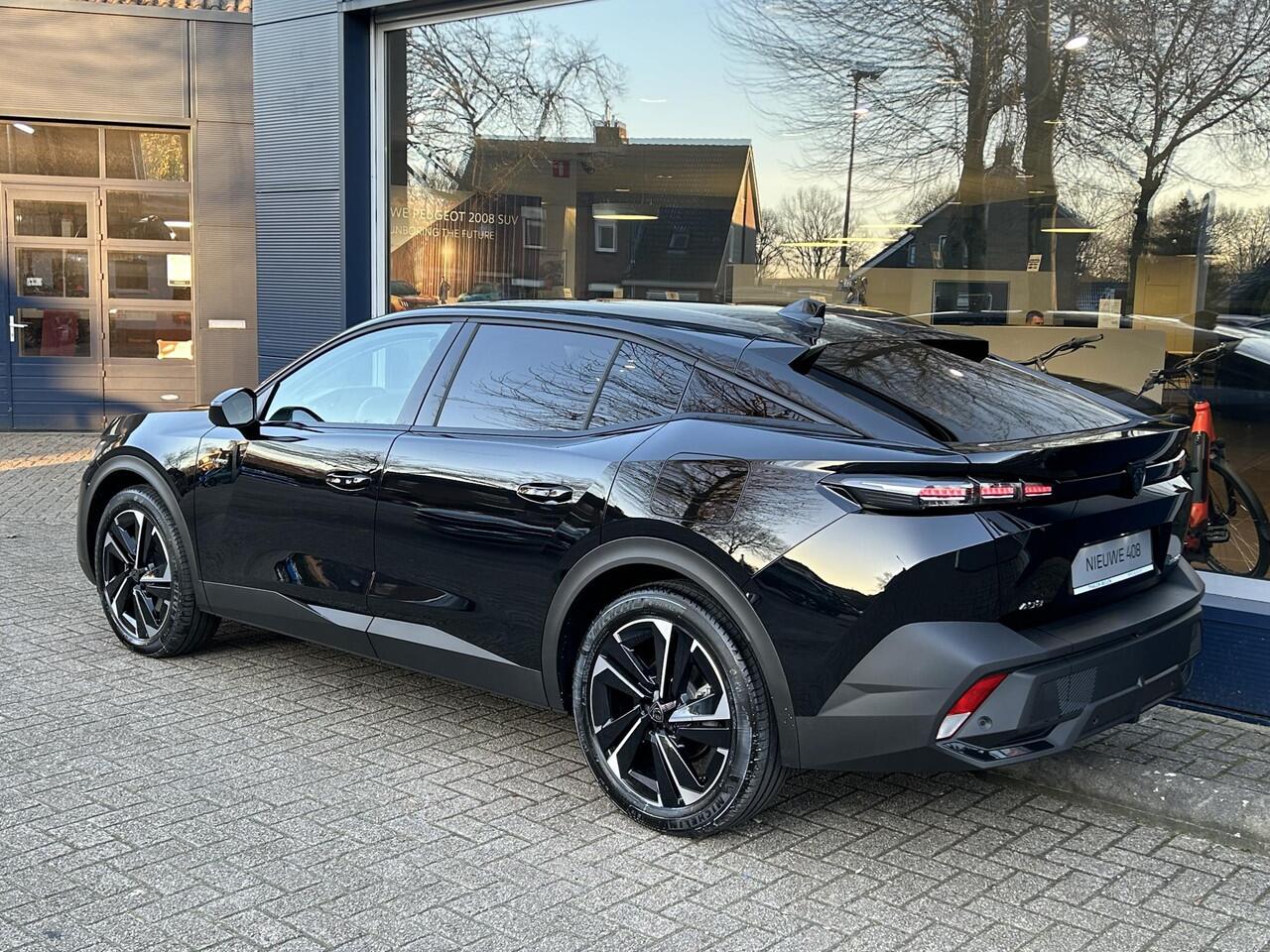 Peugeot 408 1.6 HYbrid Allure Pack 180 PK | Automaat Hybride | Bouwjaar 12-2023 | NETTO DEAL AANBIEDING | Digitaal Dashboard | Dode Hoek Bewaking | LED Verlichting | Stoelverwarming | Draadloos Apple Carplay & Android auto | Lichtmetalen velgen | Groot Multimedia Sch