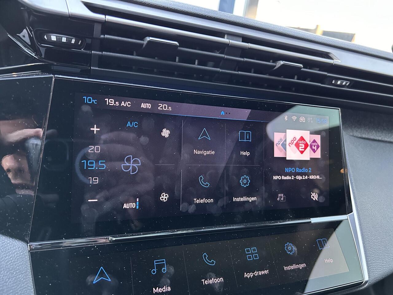 Peugeot 408 1.6 HYbrid Allure Pack 180 PK | Automaat Hybride | Bouwjaar 12-2023 | NETTO DEAL AANBIEDING | Digitaal Dashboard | Dode Hoek Bewaking | LED Verlichting | Stoelverwarming | Draadloos Apple Carplay & Android auto | Lichtmetalen velgen | Groot Multimedia Sch