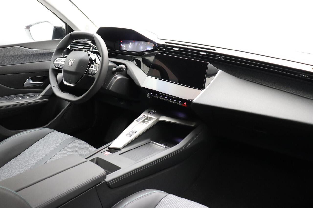 Peugeot 408 1.2T 130pk Allure Pack Automaat Peugeot 408 1.2 PureTech Allure Pack 130 EAT8 | Trekhaak | Stoelverwarming | Navigatie | Cruise Control | Camera | Lichtmetalen velgen | Apple Carplay | Draadloze telefoonlader