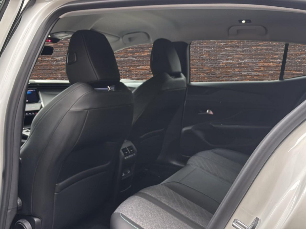 Peugeot 408 1.2 130pk ECC LMV LECD NAVI