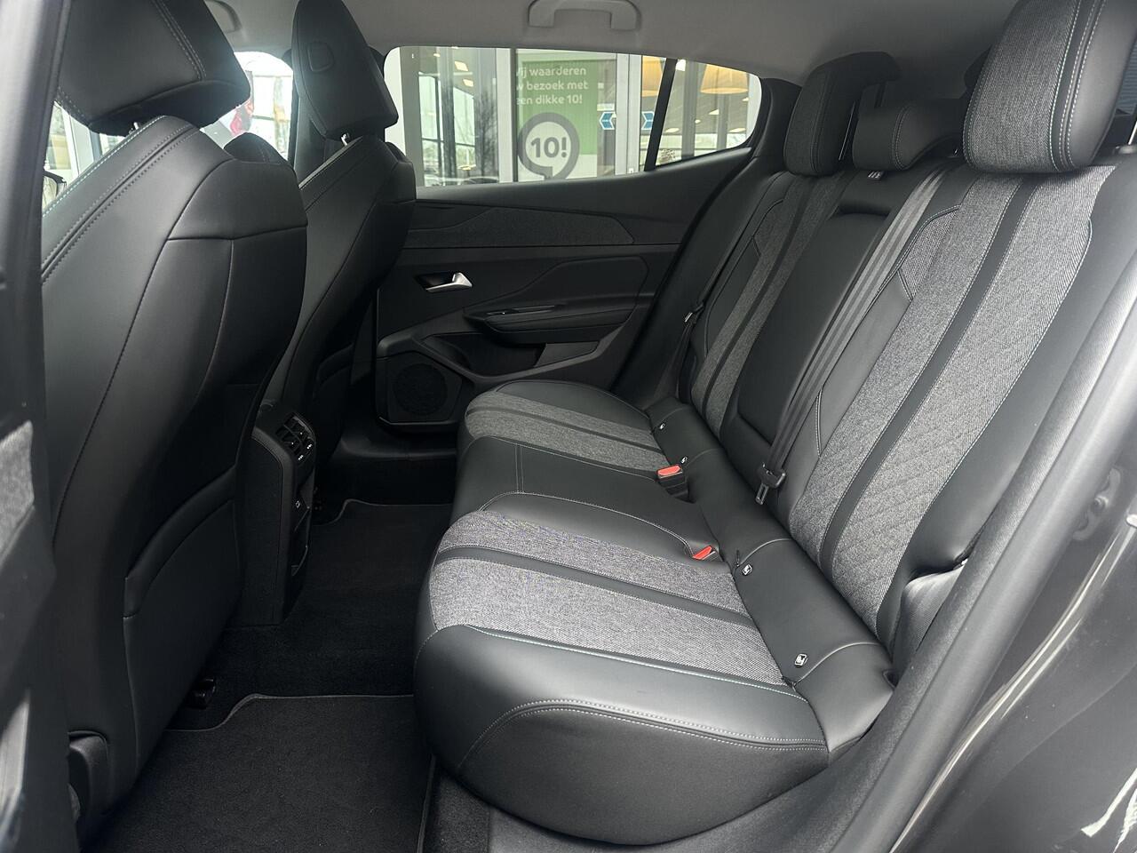 Peugeot 408 1.2 PureTech Allure Pack 130 EAT8 | Stoelverwarming | Climate Control | Adaptive Cruise Control | Parkeercamera/-sensoren | Apple Carplay/Android Auto | Sfeerverlichting | Draadloze telefoonlader | Voorruit verwarming | Keyless Entry/Start | Full LED |